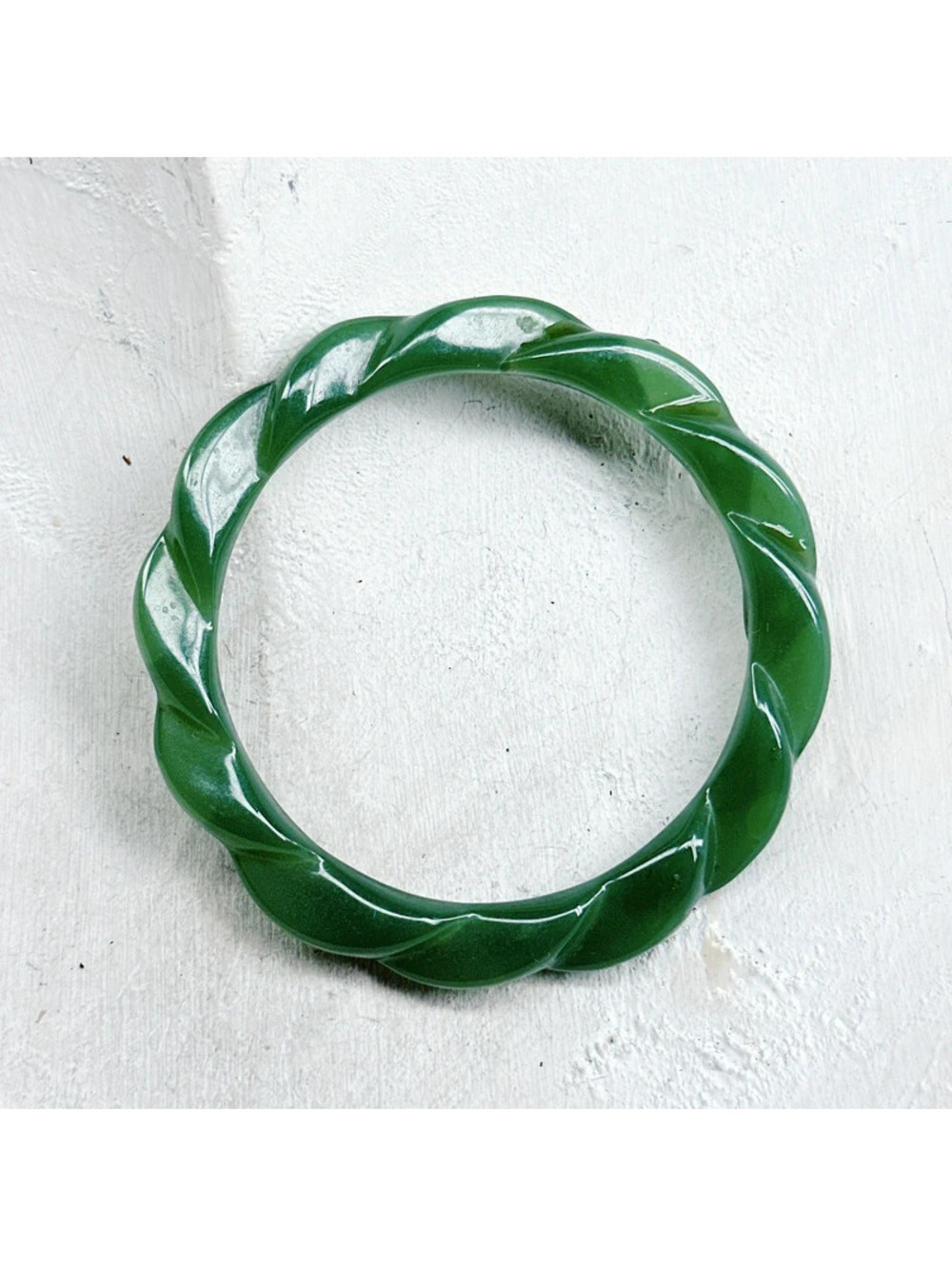 2540mc. Green Plastic Vintage Bangle